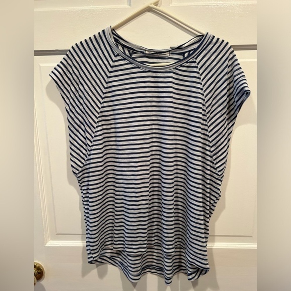WE THE FREE WOMENS SIZE SMALL BLUE & WHITE STRIPED SHORT SLEEVE T SHIRT